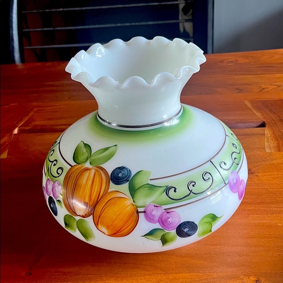 Vintage 7” Fitter Apple Fruit Hurricane Oil Or Electric Round Glass Lamp Shade - Picture 1 of 12